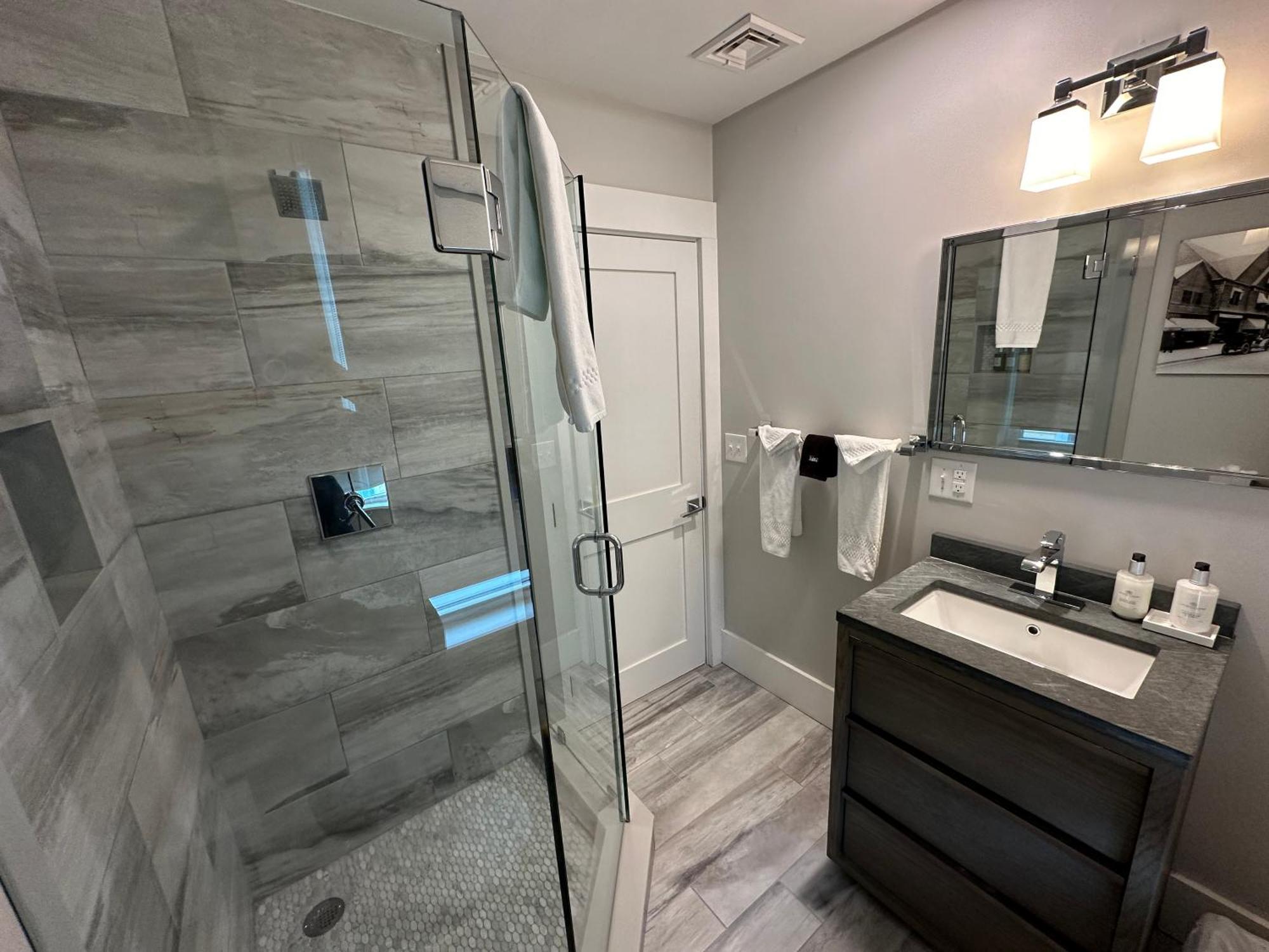ניופורט Entire Modern 7 Unit 7 Bath Boutique Inn מראה חיצוני תמונה